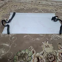 یکعددمحافظ صفحه  و نیز گیره نگهدارنده پشت تلویزیون