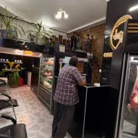 نیروی اقا در فروشگاه