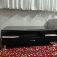 میز مشکی جلومبلی ، با شیشه در حد نو
