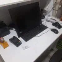 منشی و صندوق دار خانم