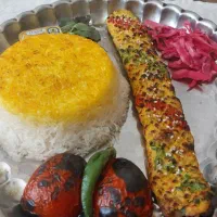 به یک آشپز ماهر جهت تهیه غذا نیازمندیم