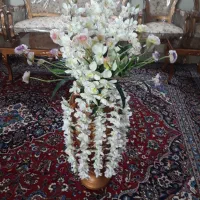 دو عدد گل مصنوعی با گلدان