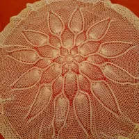 رومیزی قلاب بافی بسیار زیبا