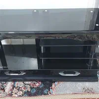 میز تلویزیون سالم وتمیز شیشه ای
