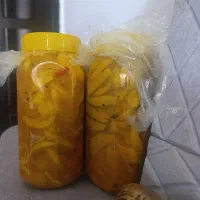 ترشی انبه ب صورت عمده و تک بالای یک تن موجود هست