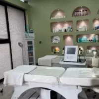 نیازمند پزشک یا اتاق در مطب یا کلینیک