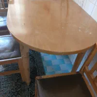 میز ناهار خوری قد‌یمی ولی سالم