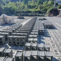کارگر سنگ و بلوک زنی