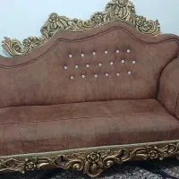 مبل شزلون هشت نفره همراه میز وسط و گلمیز