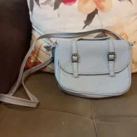 تعدادی کیف و کفش و لباس مجلسی