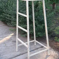 چهار پایه فلزی