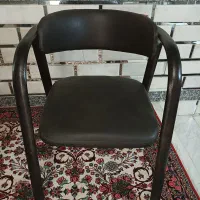 یک عدد صندلی اداری