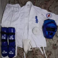 لباس و لوازم کاراته