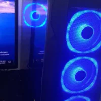 کیس گیمینگ با مانیتور ویندوز ۱۰