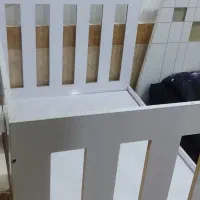 تخت خواب کودک کنار تخت مادر