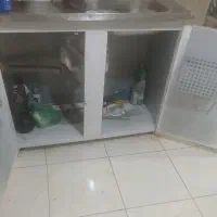 یک عدد آبچکون و زیر ظرفشویی