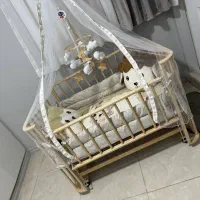 تخت کنار مادر و گهواره