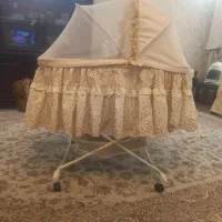 تخت کنار مادر
