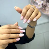 خدمات کاشت ناخن