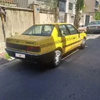 تاکسی  روآ   با خط طالاقانی درختی