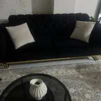 مبل چستر پارچ ترک کرم روشن با مشکی تخت شو