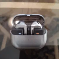 Galaxy Buds3 نقره‌ای جعبه کامل