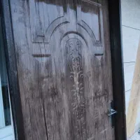درب اتاق چارچوب فلزی تعدادی گچ و پنجره