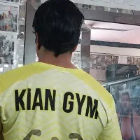 منشی و کمک مربی باشگاه بدنسازی