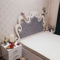 تخت ۲ نفره با تشک طبی و ۲ عدد پاتختی