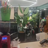 کارگر ماهر برای ابمیوه و بستنی