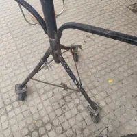 سه پایه چرخدار علامت