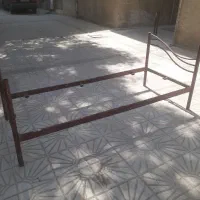 تخت آهنی