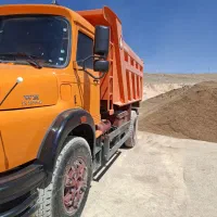بارگیری‌ مصالح‌ با‌کیفیت و مرغوب شسته ۰۶ شن بادامی