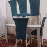 میز خوری ۶ عدد صندلی سالم هیچ مشکلی ندارن