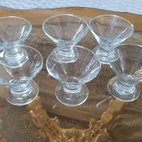 یک دست بستنی خوری ۳۰۰ تومان