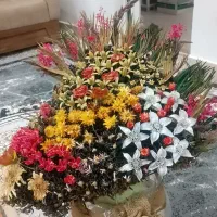 دو عدد گل مصنوعی
