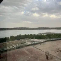۹۰ متر/برج/تراس دارد