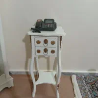 تلفن و میز