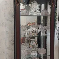 ویترین شیک وسالم ، چراغدار ، بدون ظروف