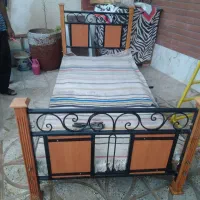 تخت فلز