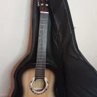 گیتار مشکی
