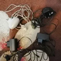 تعدادی شارژر قدیمی اصلی