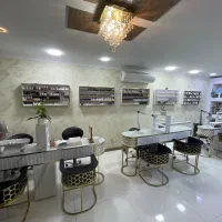 اجاره صندلی و میز ناخنکار