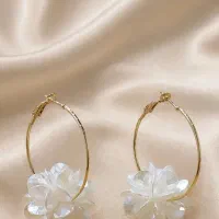 گوشواره صدفی