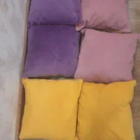 ۶ عدد کوسن رنگی و کتری و قوری لعابی