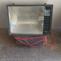 پرژکتور نور افکن اصلی بزرگ