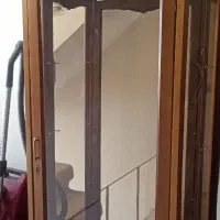 ویترین چوبی با منبتکاری شیک