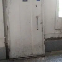 درب آهنی نفر رو محکم و با استقامت و پارکت پارکلام