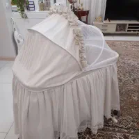 تخت کنار مادر نو