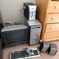 کامپیوتر با تمام لوازم